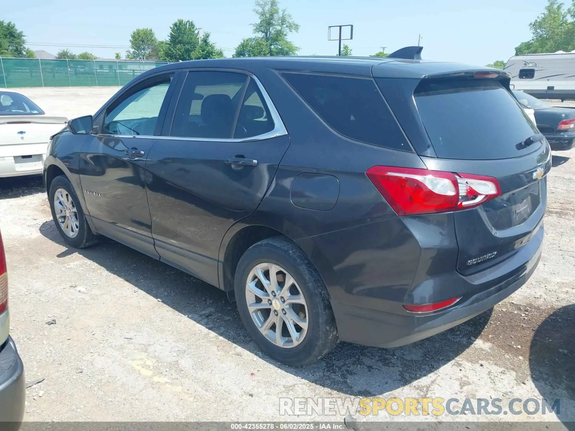 3 Photograph of a damaged car 2GNAXKEV1L6236885 CHEVROLET EQUINOX 2020