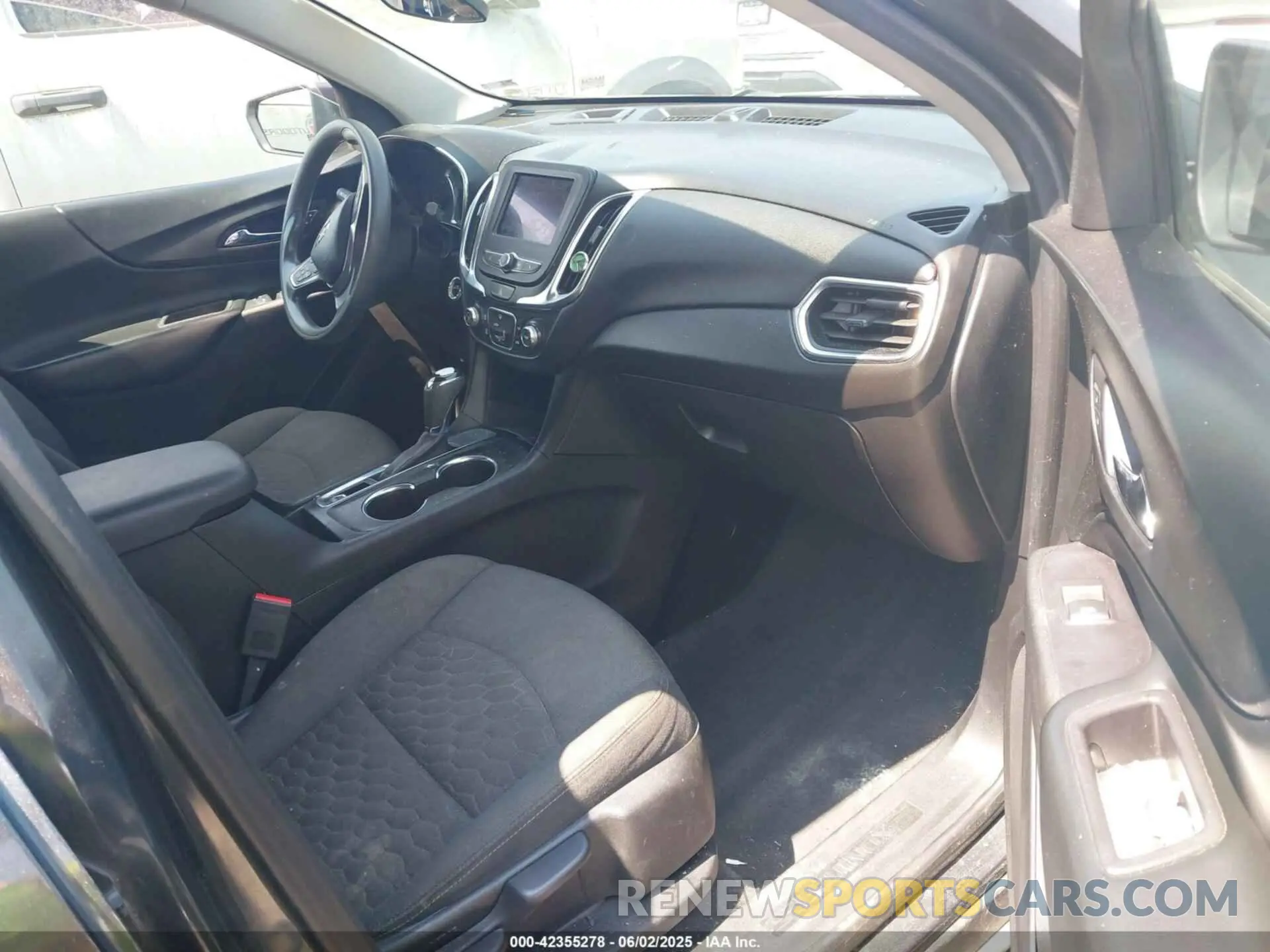 5 Photograph of a damaged car 2GNAXKEV1L6236885 CHEVROLET EQUINOX 2020