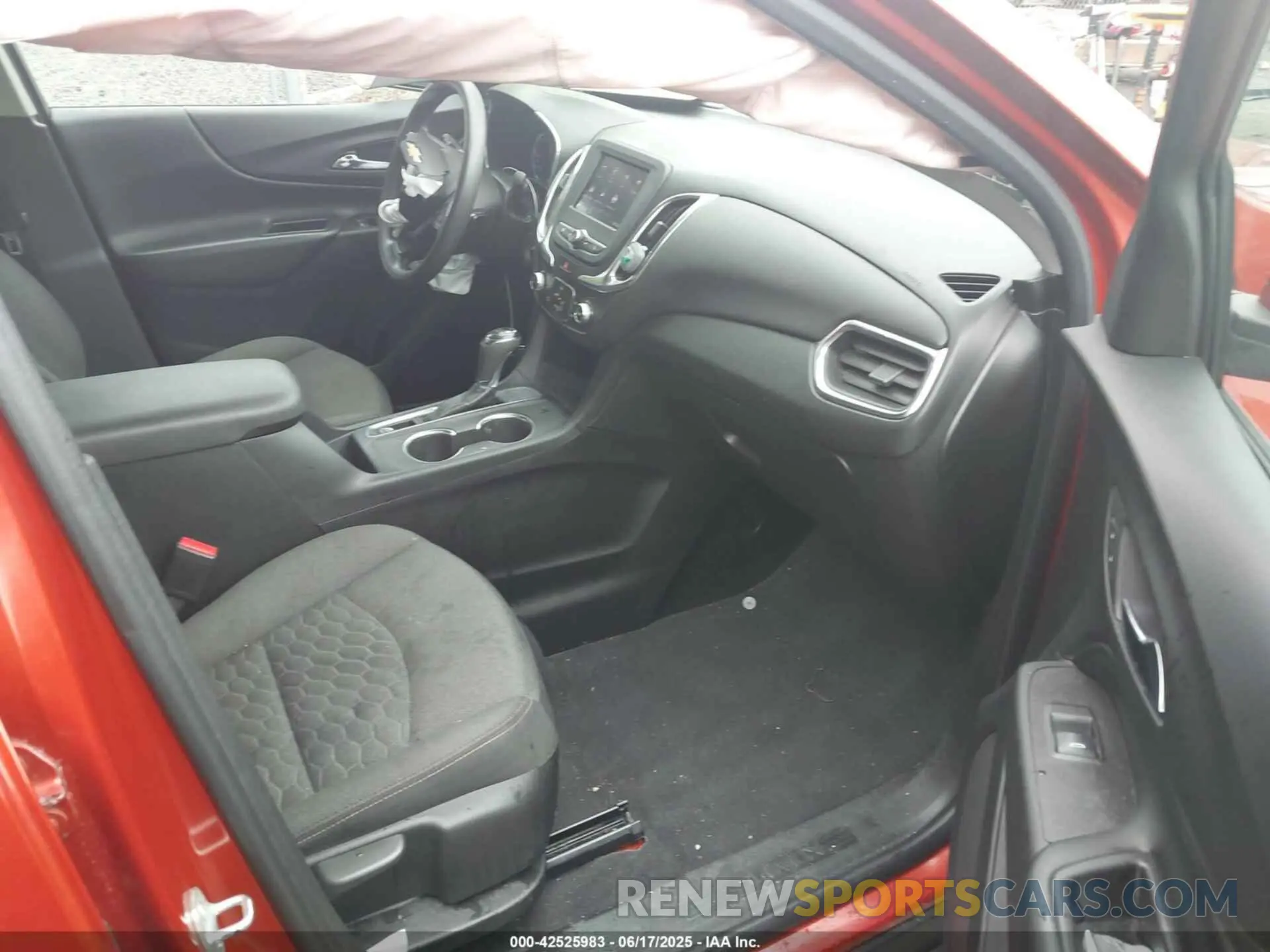 5 Photograph of a damaged car 2GNAXKEV2L6132034 CHEVROLET EQUINOX 2020