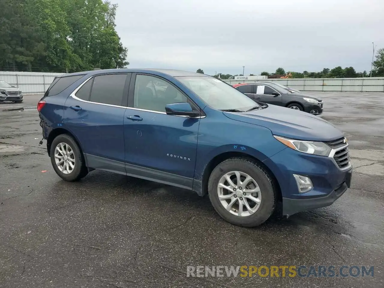 4 Photograph of a damaged car 2GNAXKEV2L6135676 CHEVROLET EQUINOX 2020