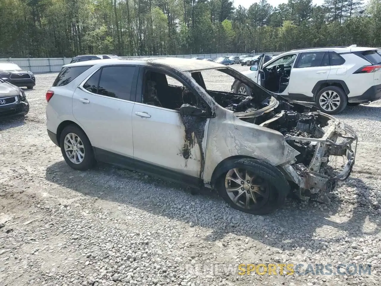 4 Photograph of a damaged car 2GNAXKEV2L6226107 CHEVROLET EQUINOX 2020