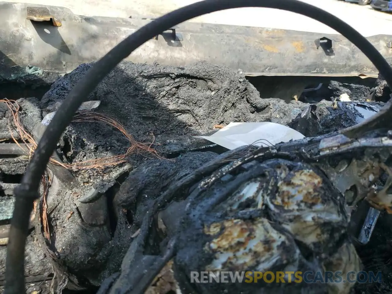 9 Photograph of a damaged car 2GNAXKEV2L6226107 CHEVROLET EQUINOX 2020