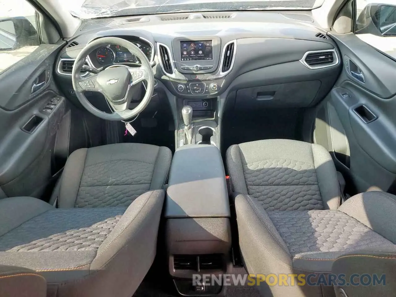 8 Photograph of a damaged car 2GNAXKEV2L6238399 CHEVROLET EQUINOX 2020