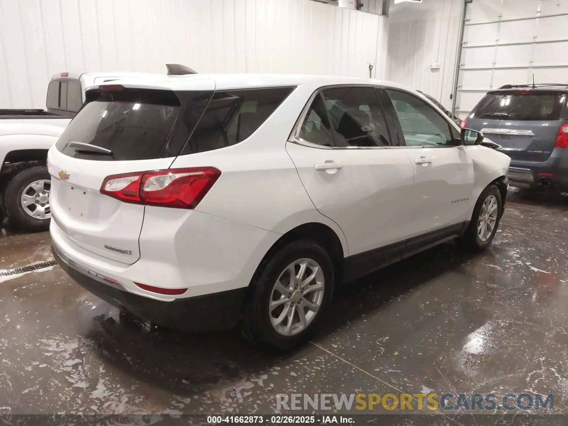 4 Photograph of a damaged car 2GNAXKEV2L6243781 CHEVROLET EQUINOX 2020