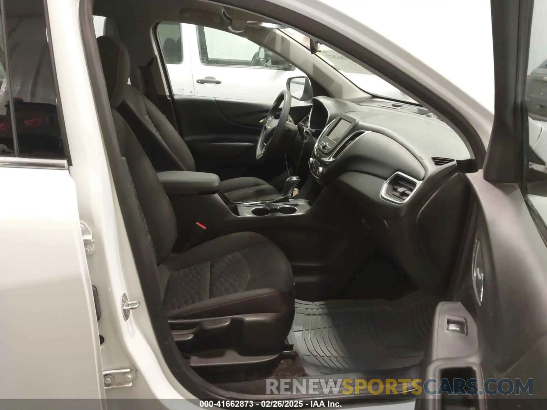 5 Photograph of a damaged car 2GNAXKEV2L6243781 CHEVROLET EQUINOX 2020