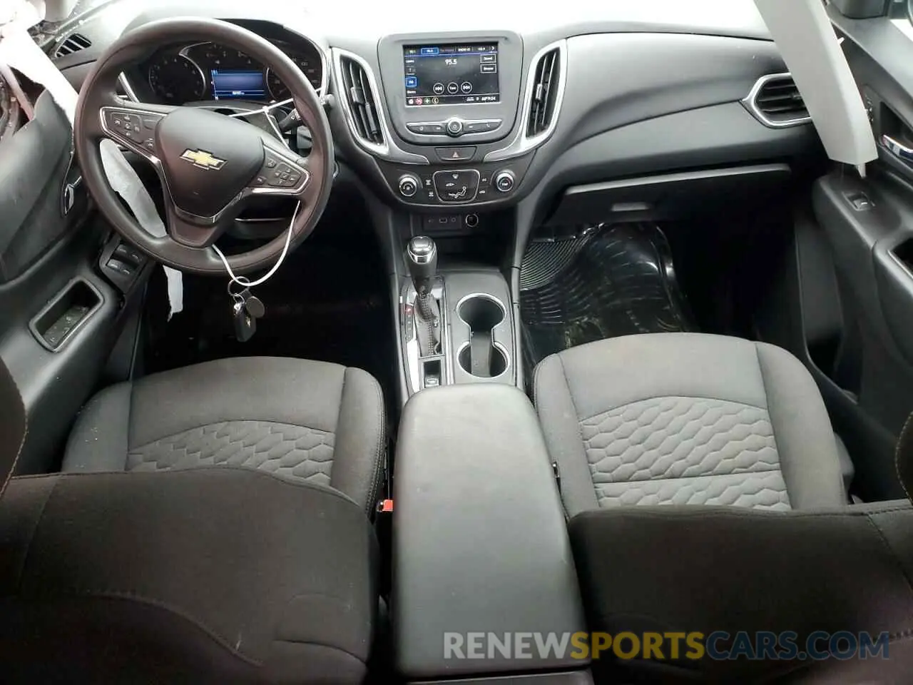 8 Photograph of a damaged car 2GNAXKEV2L6250598 CHEVROLET EQUINOX 2020
