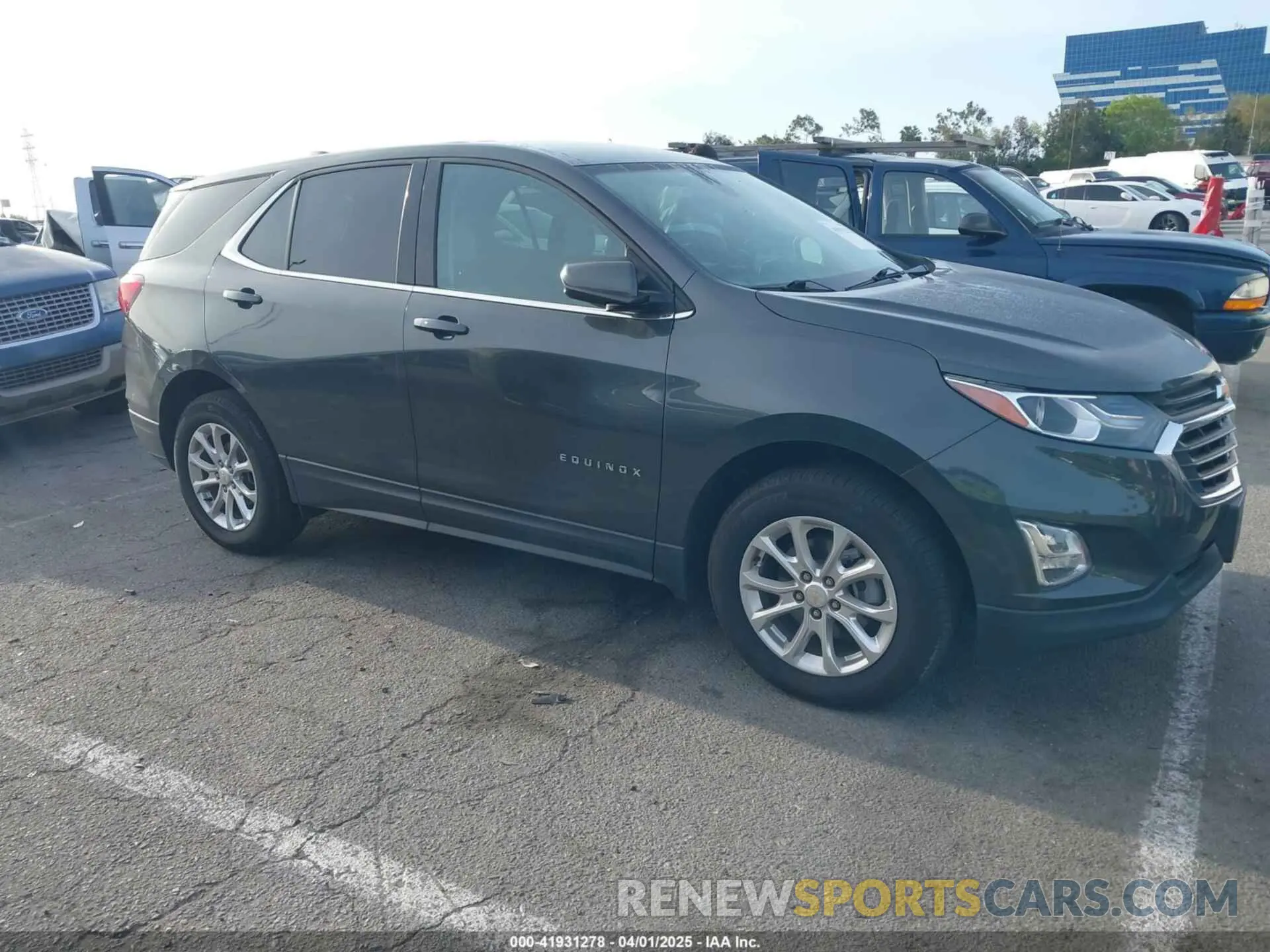 13 Photograph of a damaged car 2GNAXKEV2L6254571 CHEVROLET EQUINOX 2020