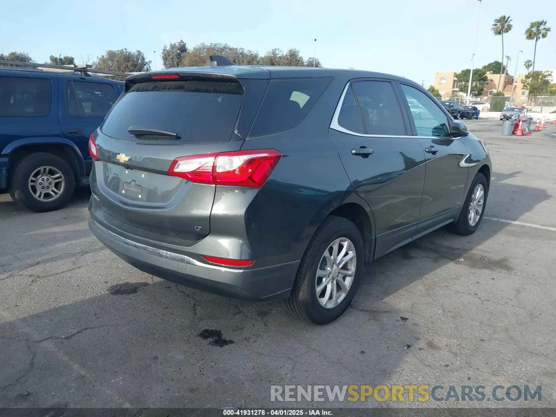 4 Photograph of a damaged car 2GNAXKEV2L6254571 CHEVROLET EQUINOX 2020