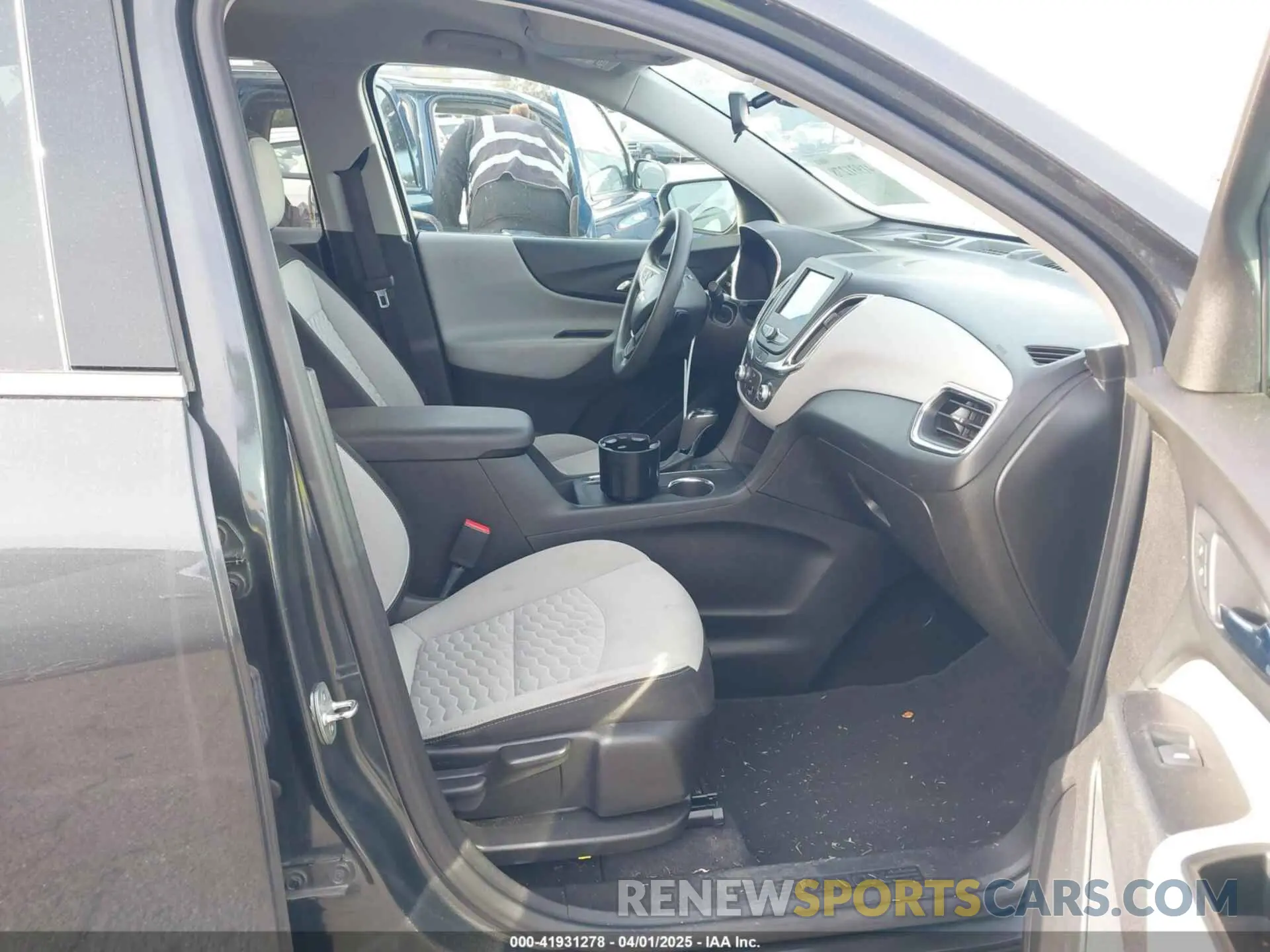 5 Photograph of a damaged car 2GNAXKEV2L6254571 CHEVROLET EQUINOX 2020