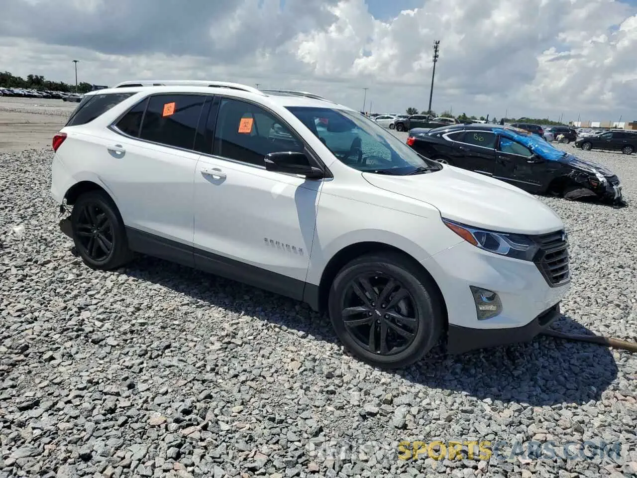 4 Photograph of a damaged car 2GNAXKEV2L6282970 CHEVROLET EQUINOX 2020