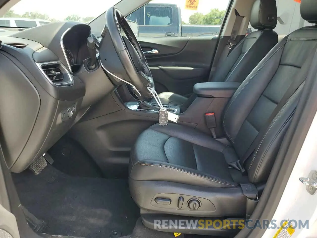 7 Photograph of a damaged car 2GNAXKEV2L6282970 CHEVROLET EQUINOX 2020