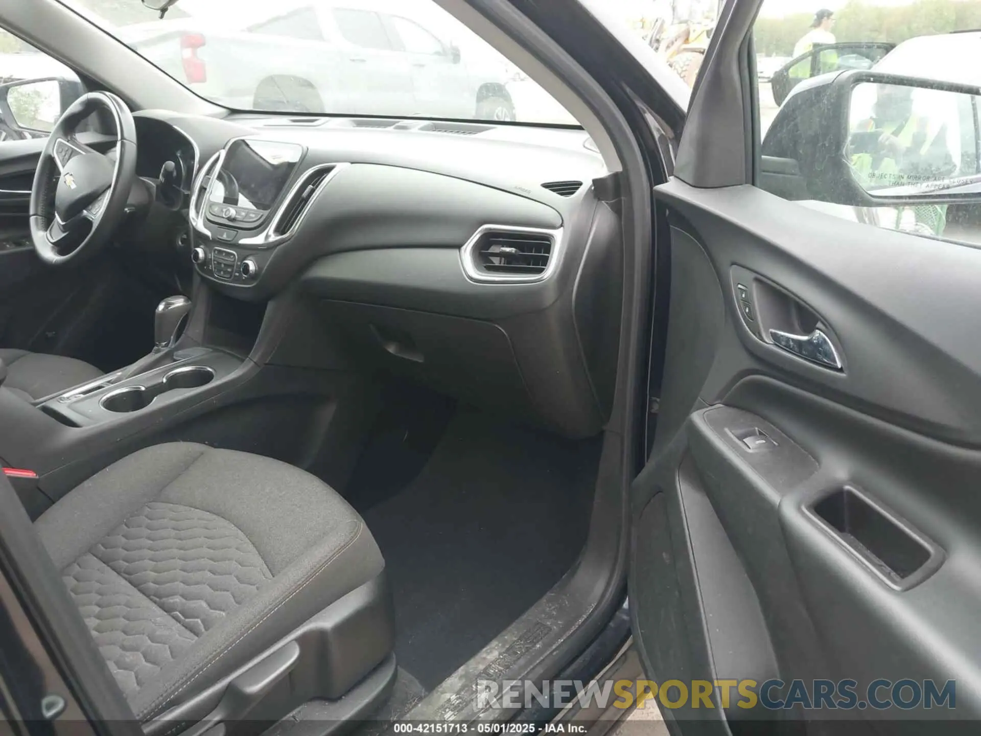 5 Photograph of a damaged car 2GNAXKEV3L6100175 CHEVROLET EQUINOX 2020