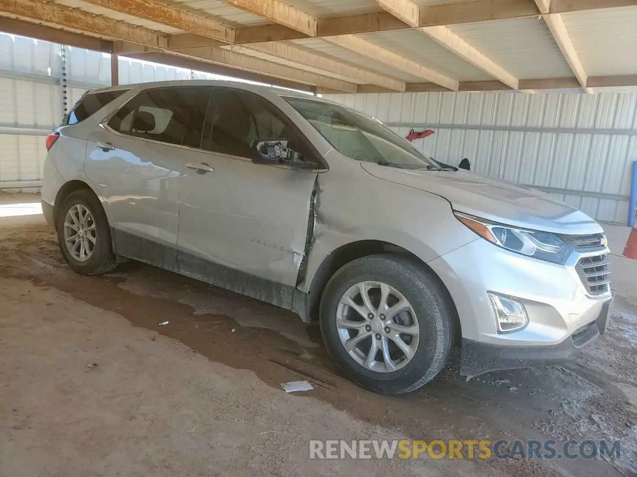 4 Photograph of a damaged car 2GNAXKEV3L6106090 CHEVROLET EQUINOX 2020