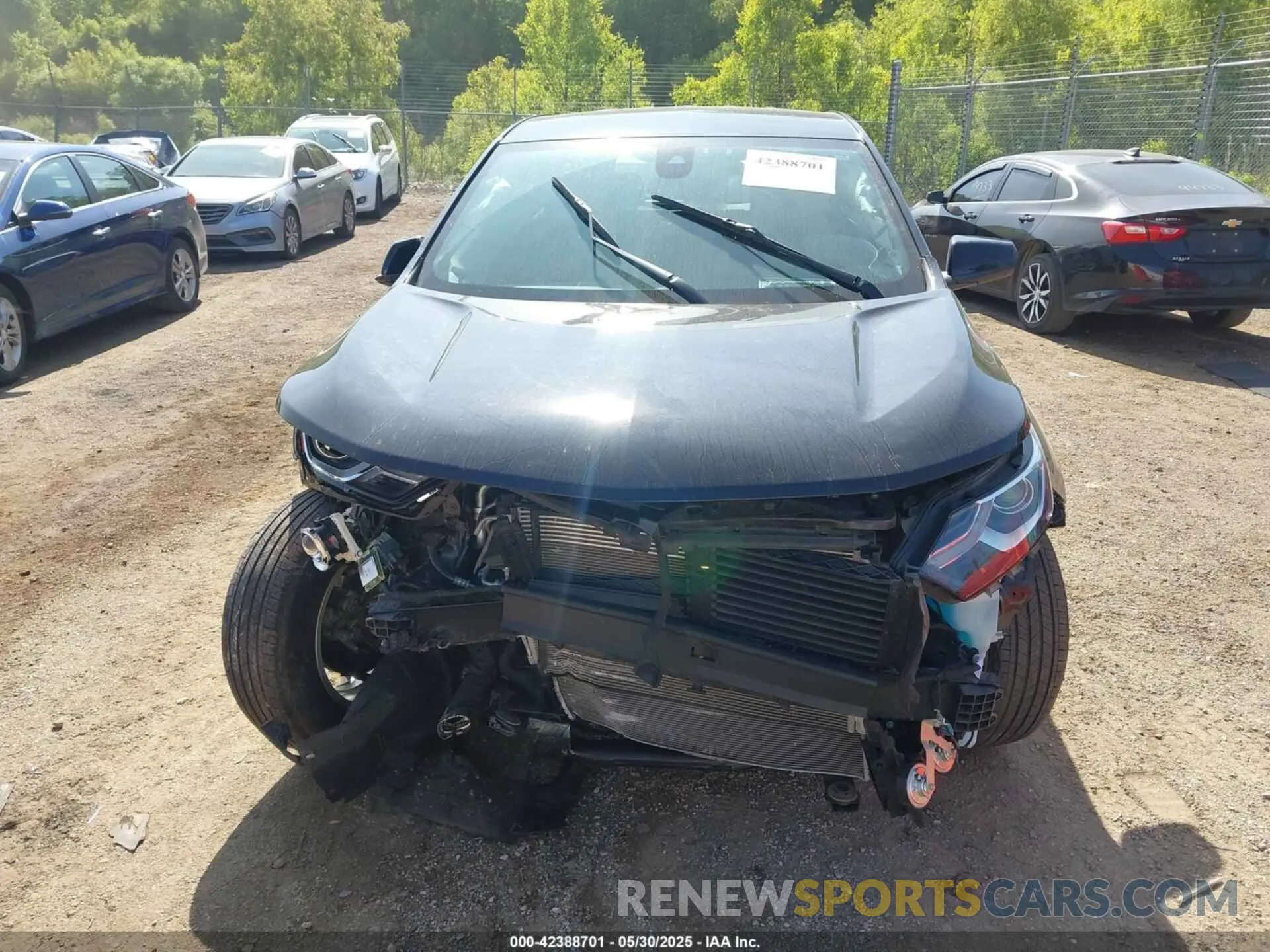 12 Photograph of a damaged car 2GNAXKEV3L6193912 CHEVROLET EQUINOX 2020