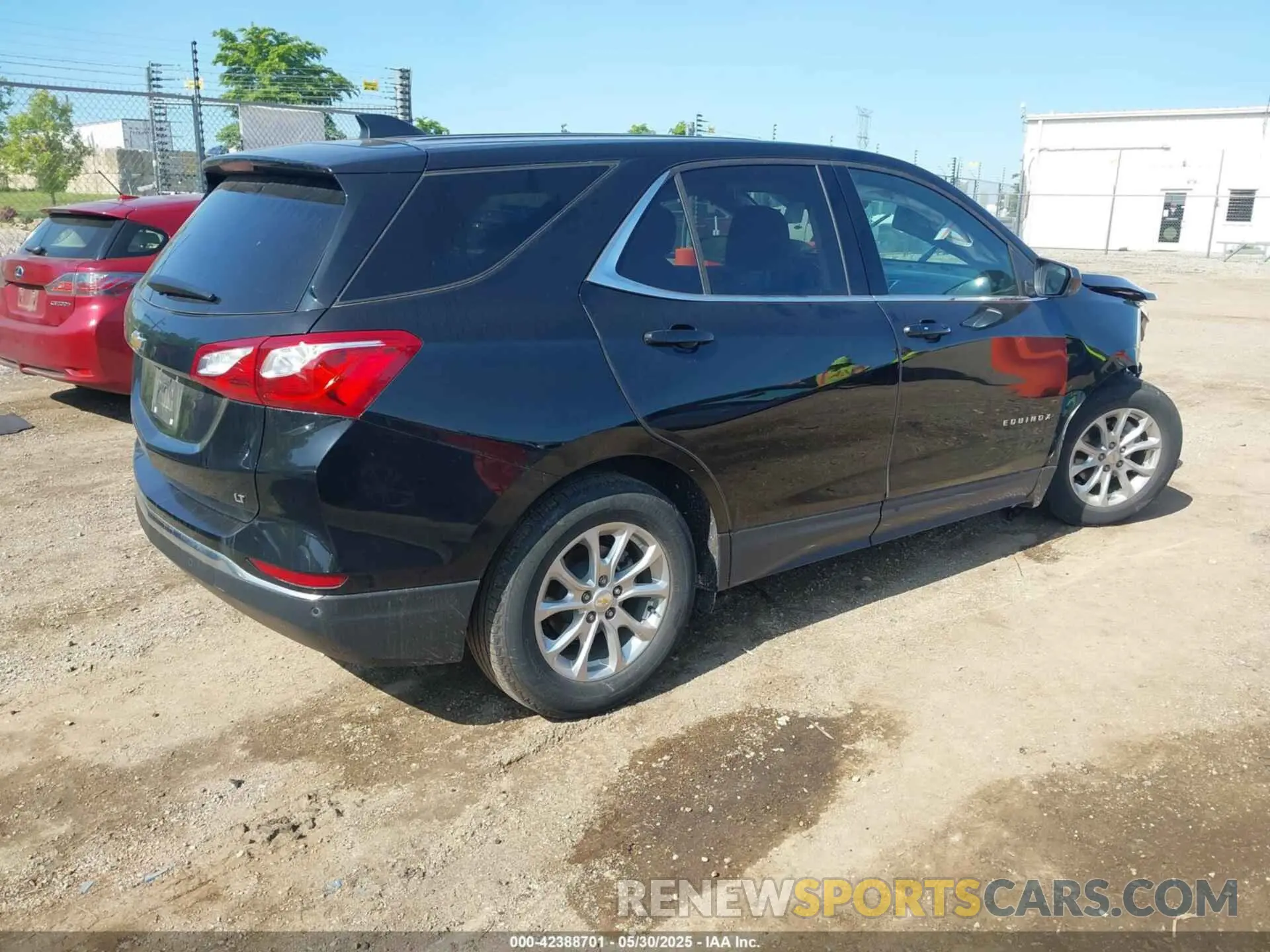 4 Photograph of a damaged car 2GNAXKEV3L6193912 CHEVROLET EQUINOX 2020