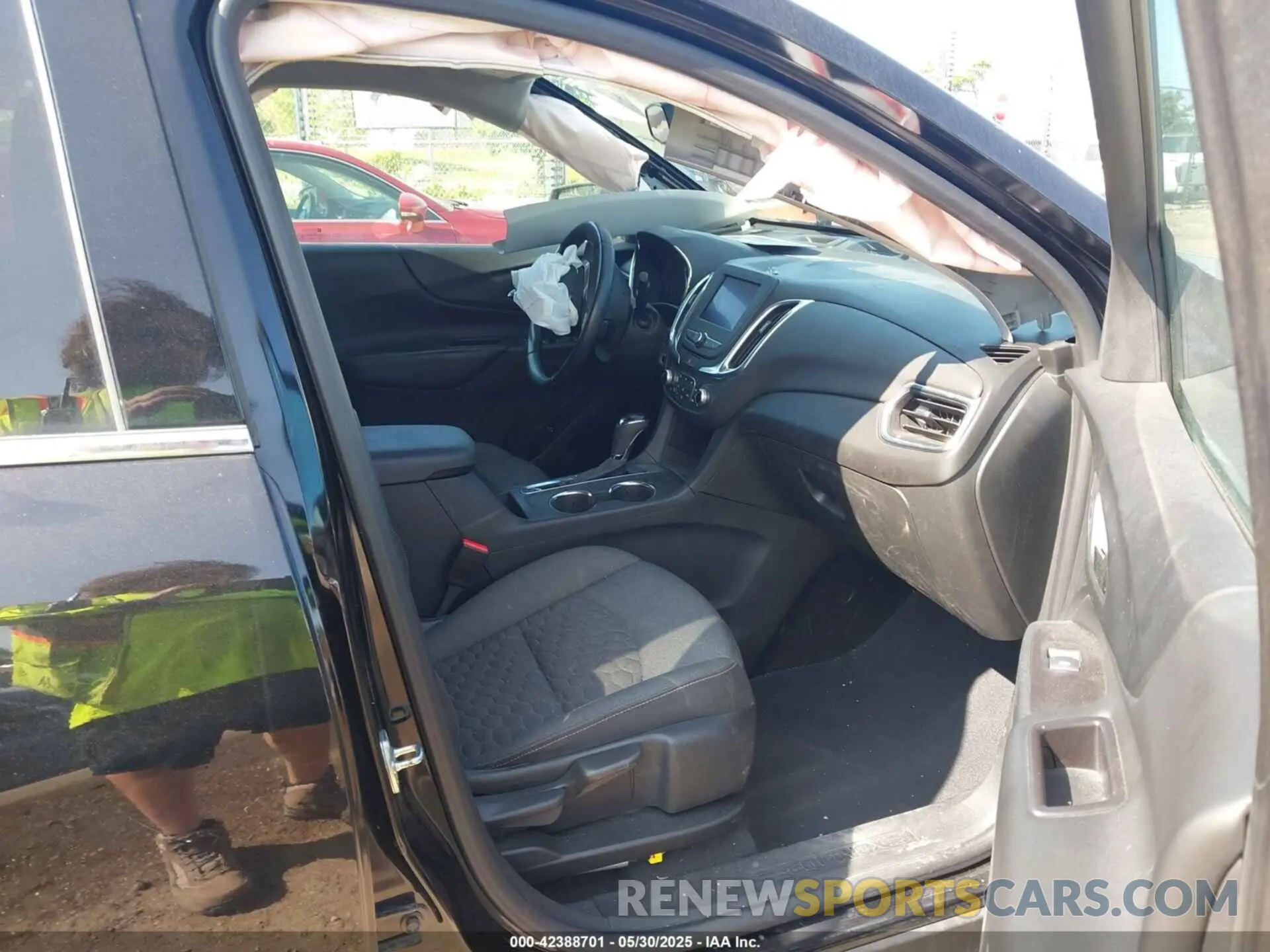 5 Photograph of a damaged car 2GNAXKEV3L6193912 CHEVROLET EQUINOX 2020