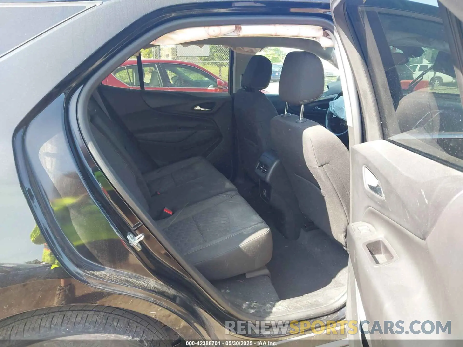 8 Photograph of a damaged car 2GNAXKEV3L6193912 CHEVROLET EQUINOX 2020