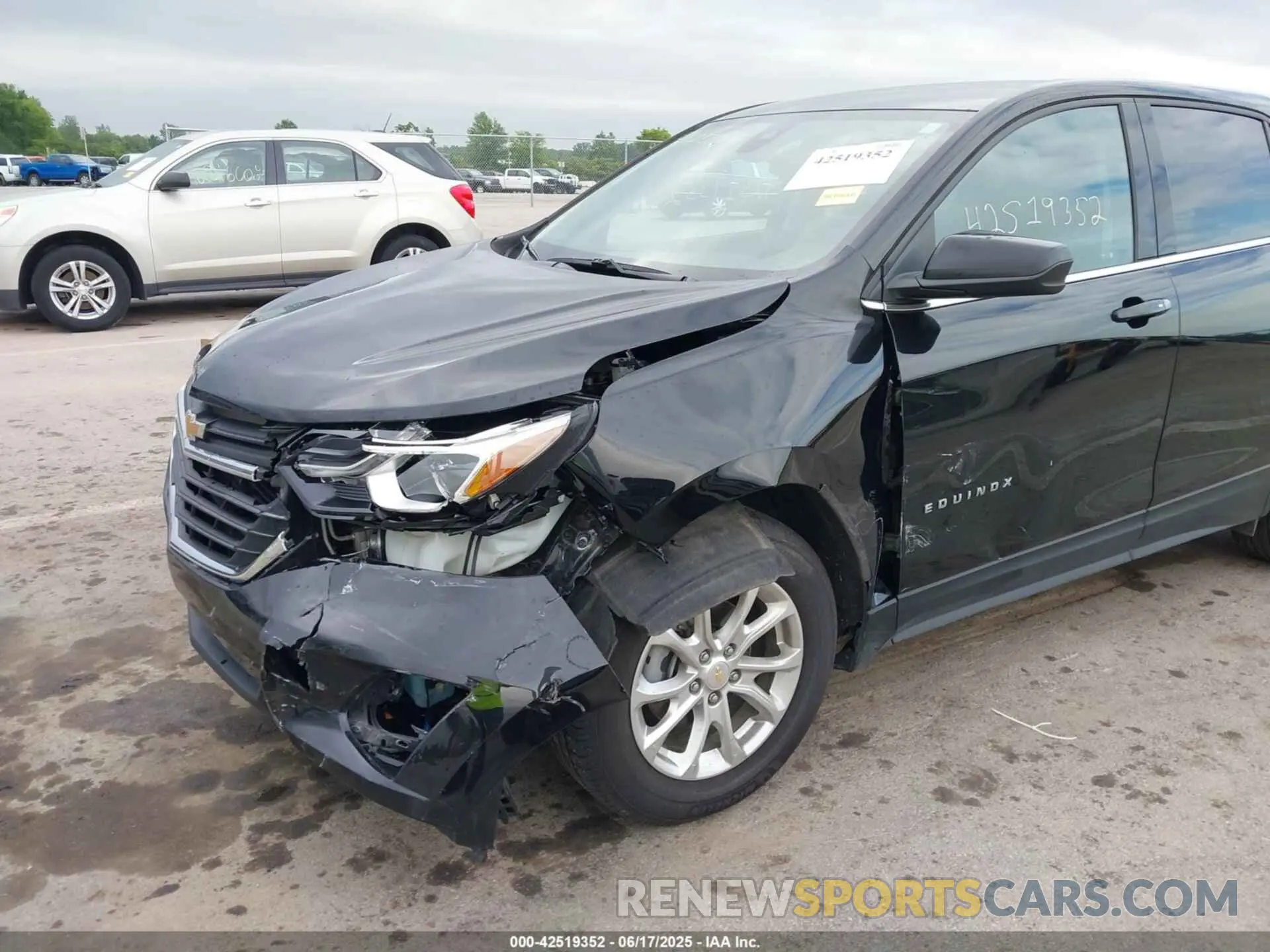 6 Photograph of a damaged car 2GNAXKEV3L6195126 CHEVROLET EQUINOX 2020