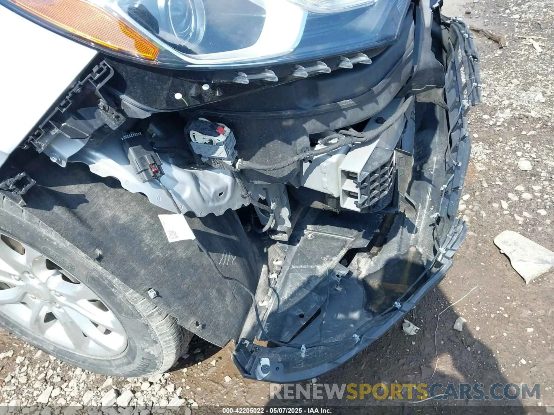 6 Photograph of a damaged car 2GNAXKEV3L6226178 CHEVROLET EQUINOX 2020