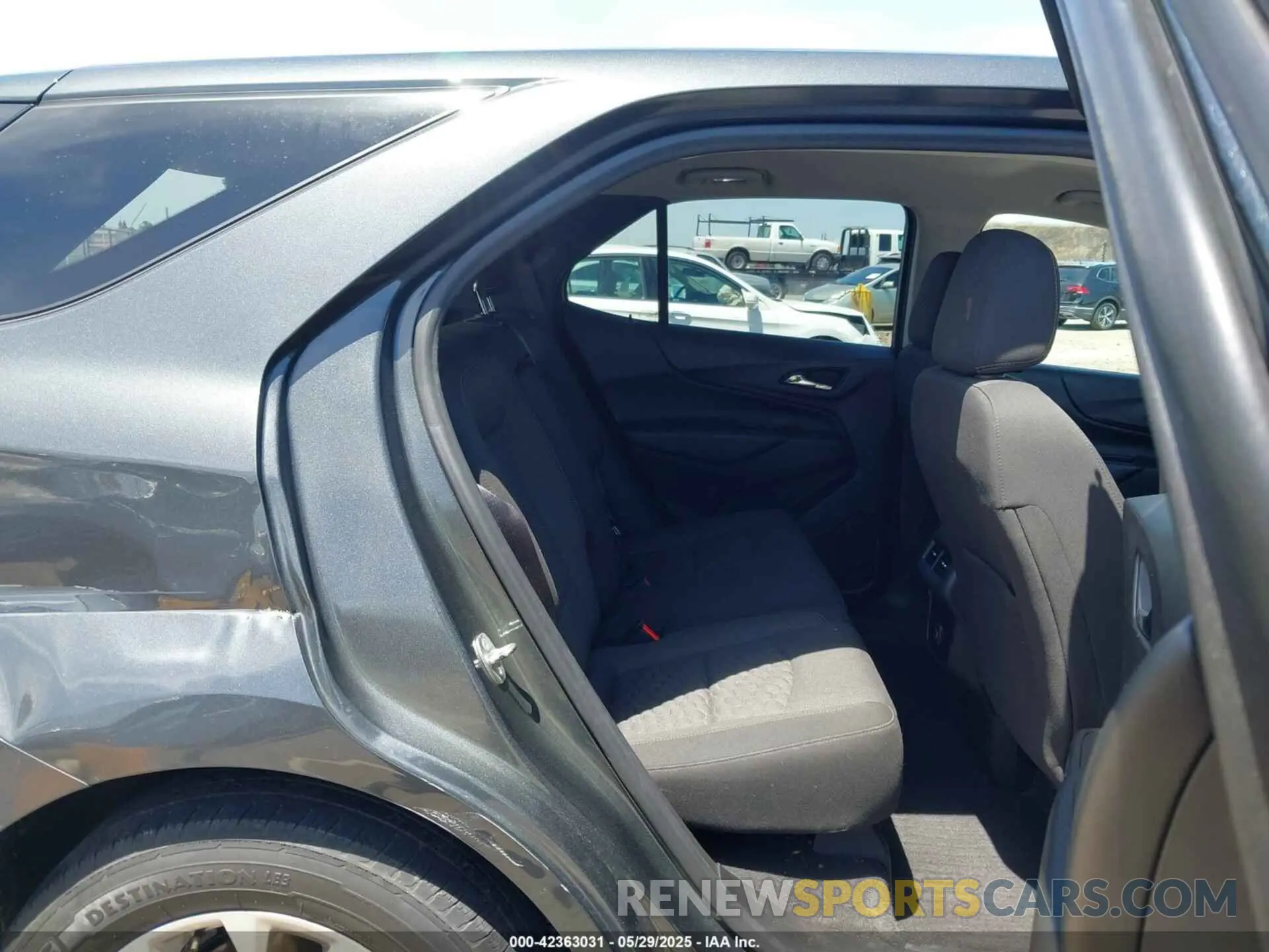 8 Photograph of a damaged car 2GNAXKEV3L6242932 CHEVROLET EQUINOX 2020