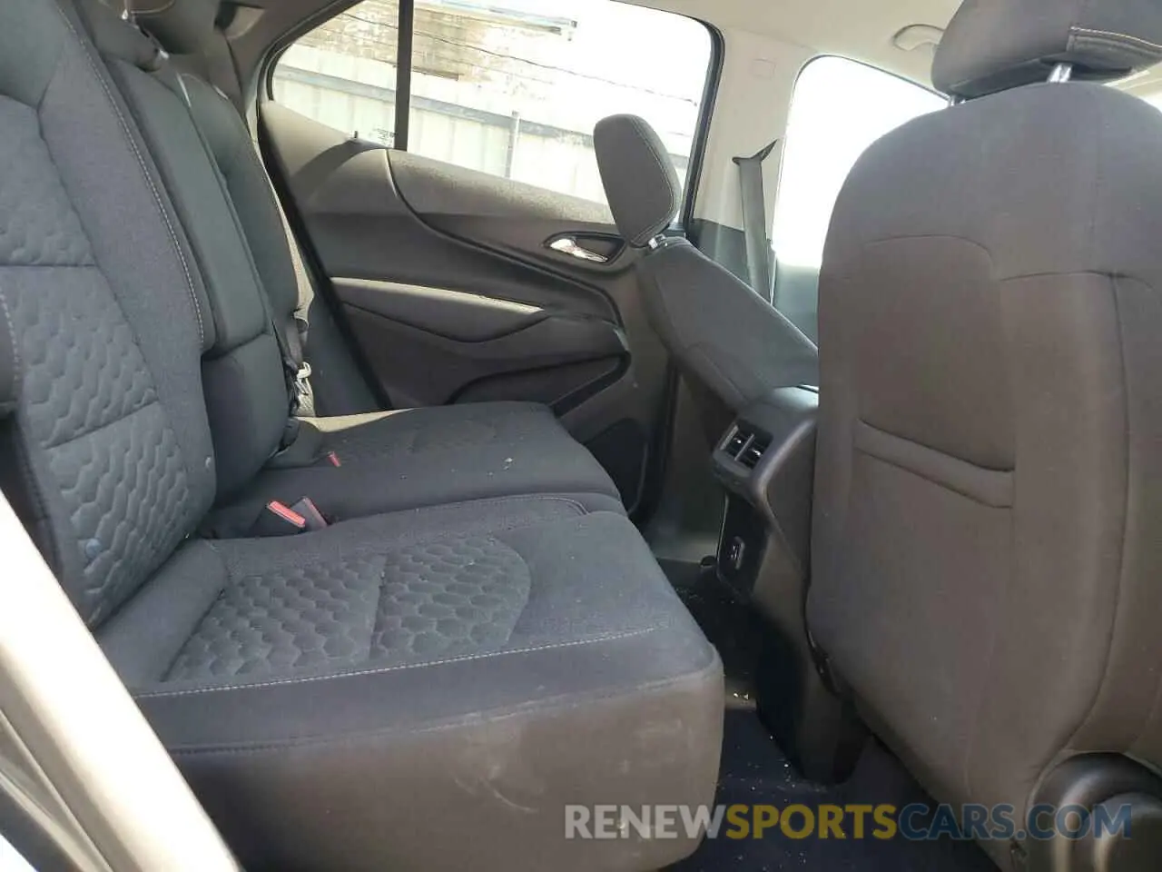 11 Photograph of a damaged car 2GNAXKEV3L6260198 CHEVROLET EQUINOX 2020