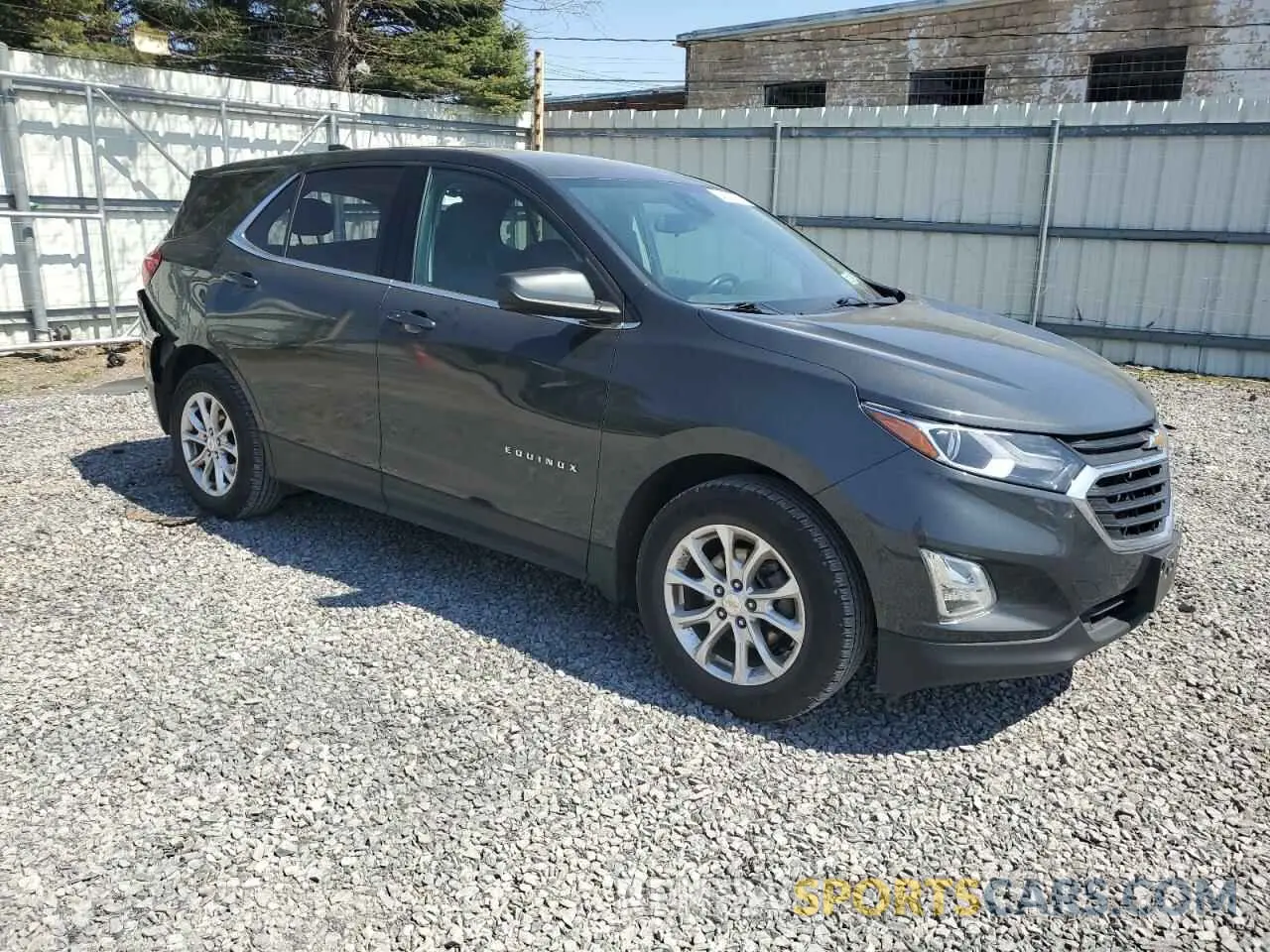 4 Photograph of a damaged car 2GNAXKEV3L6260198 CHEVROLET EQUINOX 2020