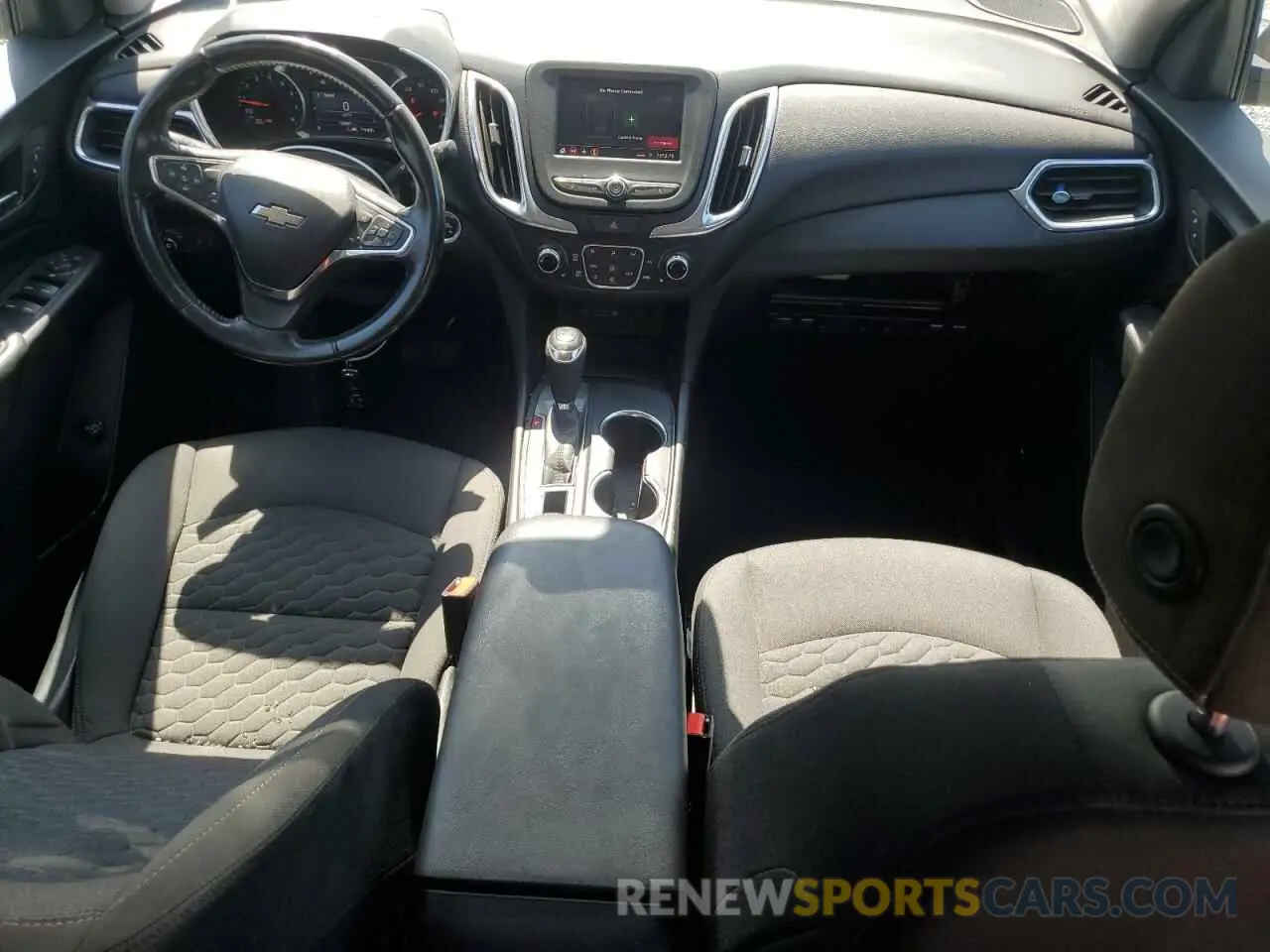 8 Photograph of a damaged car 2GNAXKEV3L6260198 CHEVROLET EQUINOX 2020