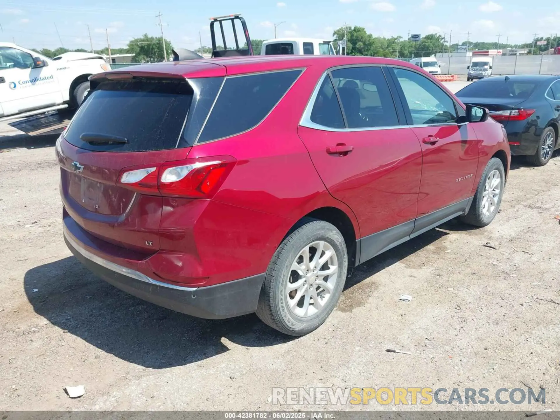 4 Photograph of a damaged car 2GNAXKEV3L6262615 CHEVROLET EQUINOX 2020
