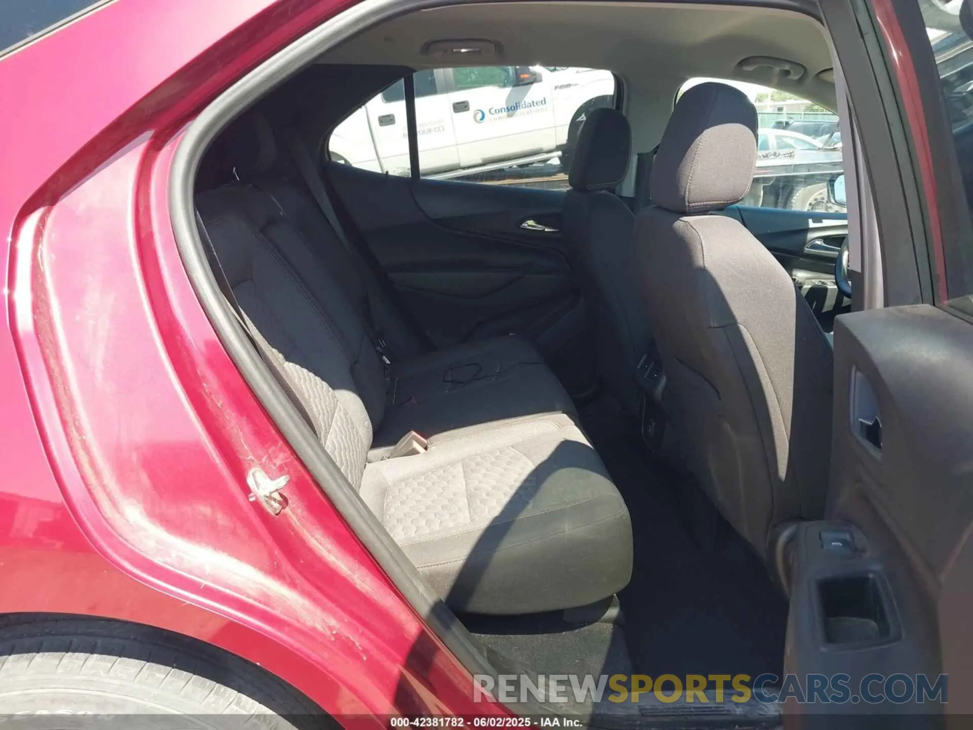 8 Photograph of a damaged car 2GNAXKEV3L6262615 CHEVROLET EQUINOX 2020