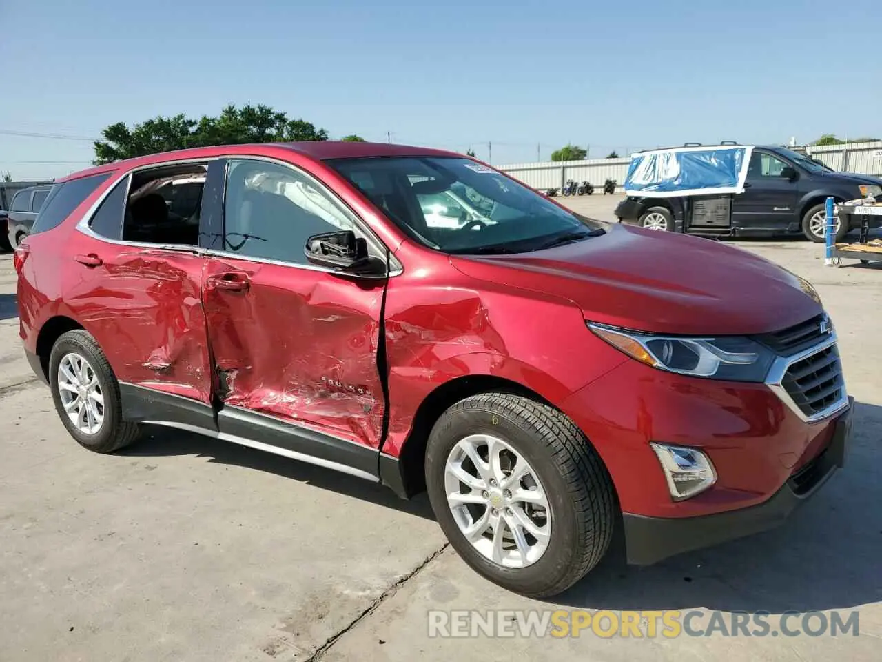4 Photograph of a damaged car 2GNAXKEV4L6104994 CHEVROLET EQUINOX 2020