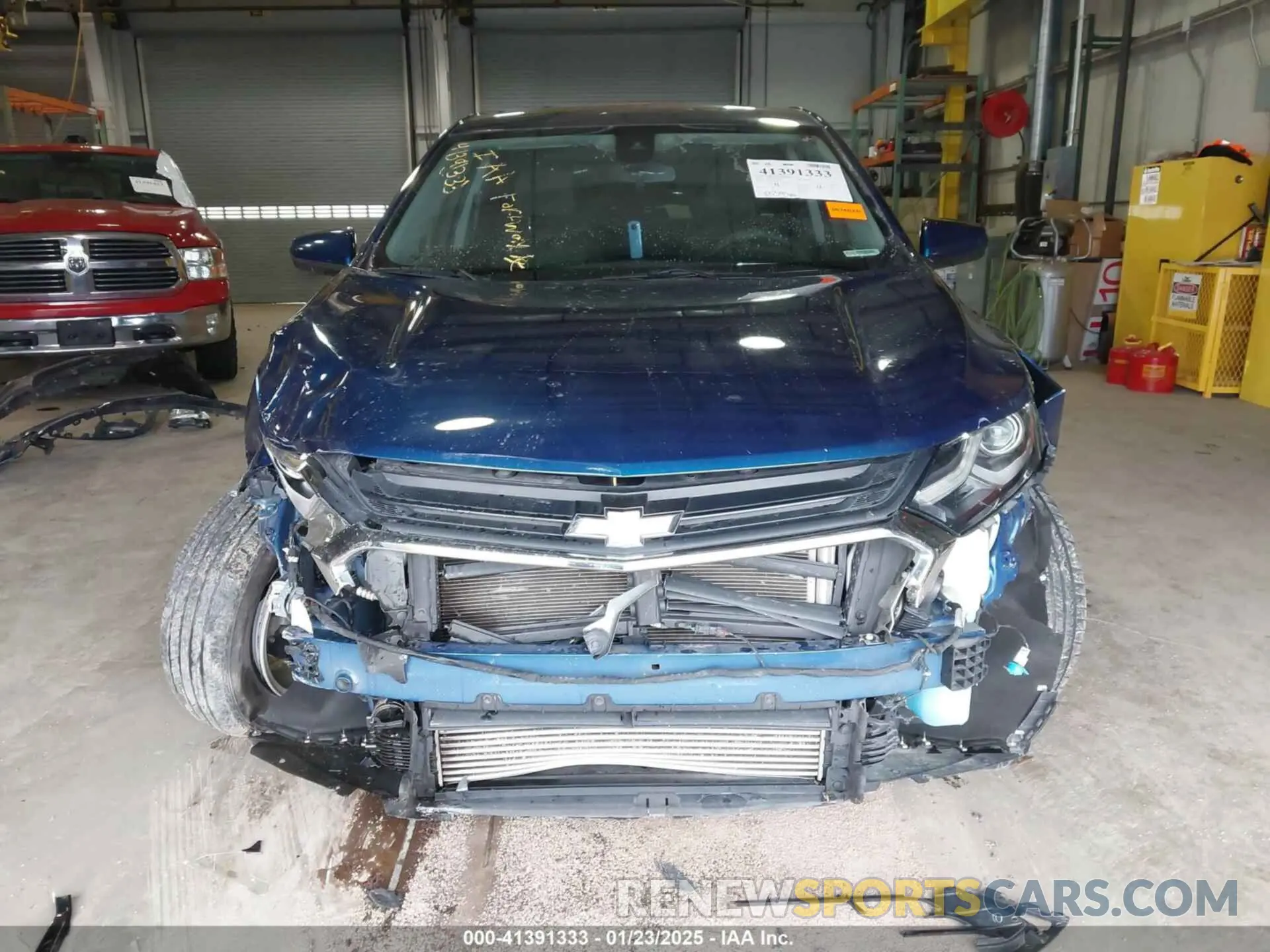13 Photograph of a damaged car 2GNAXKEV4L6152561 CHEVROLET EQUINOX 2020