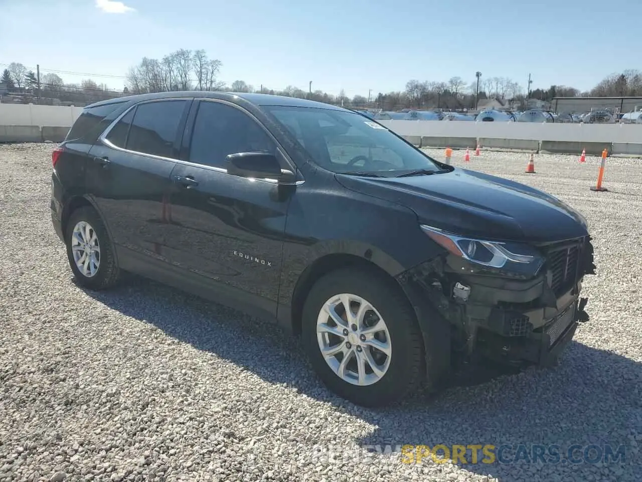 4 Photograph of a damaged car 2GNAXKEV4L6157968 CHEVROLET EQUINOX 2020