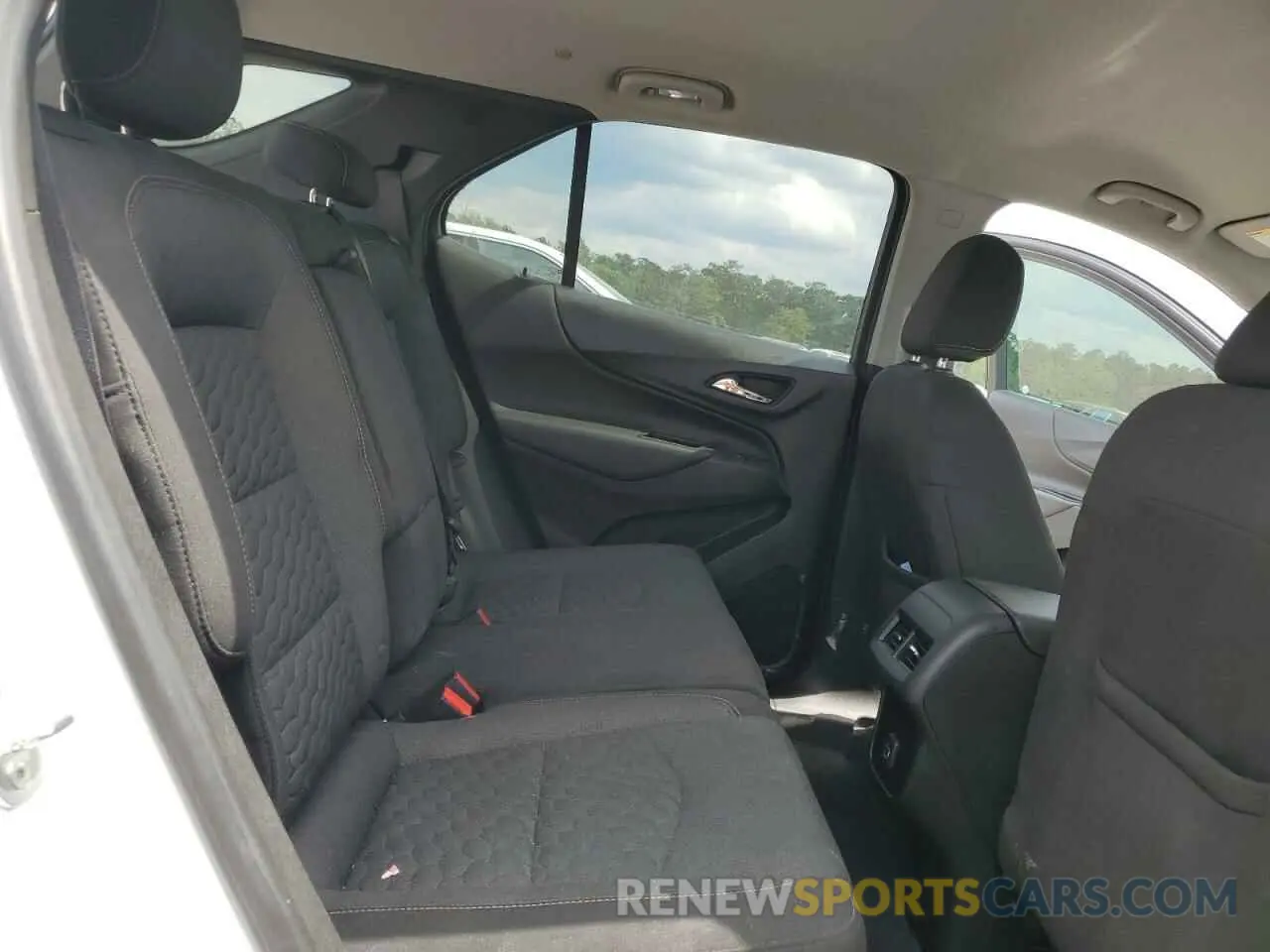 11 Photograph of a damaged car 2GNAXKEV4L6181221 CHEVROLET EQUINOX 2020