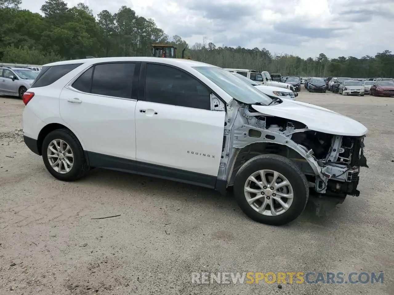 4 Photograph of a damaged car 2GNAXKEV4L6181221 CHEVROLET EQUINOX 2020