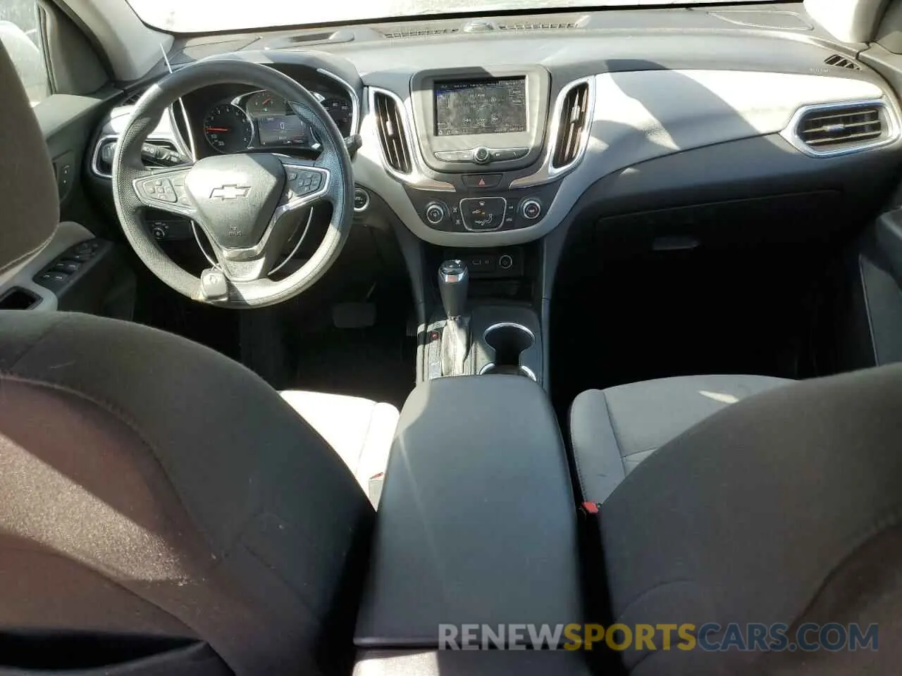 8 Photograph of a damaged car 2GNAXKEV4L6197063 CHEVROLET EQUINOX 2020