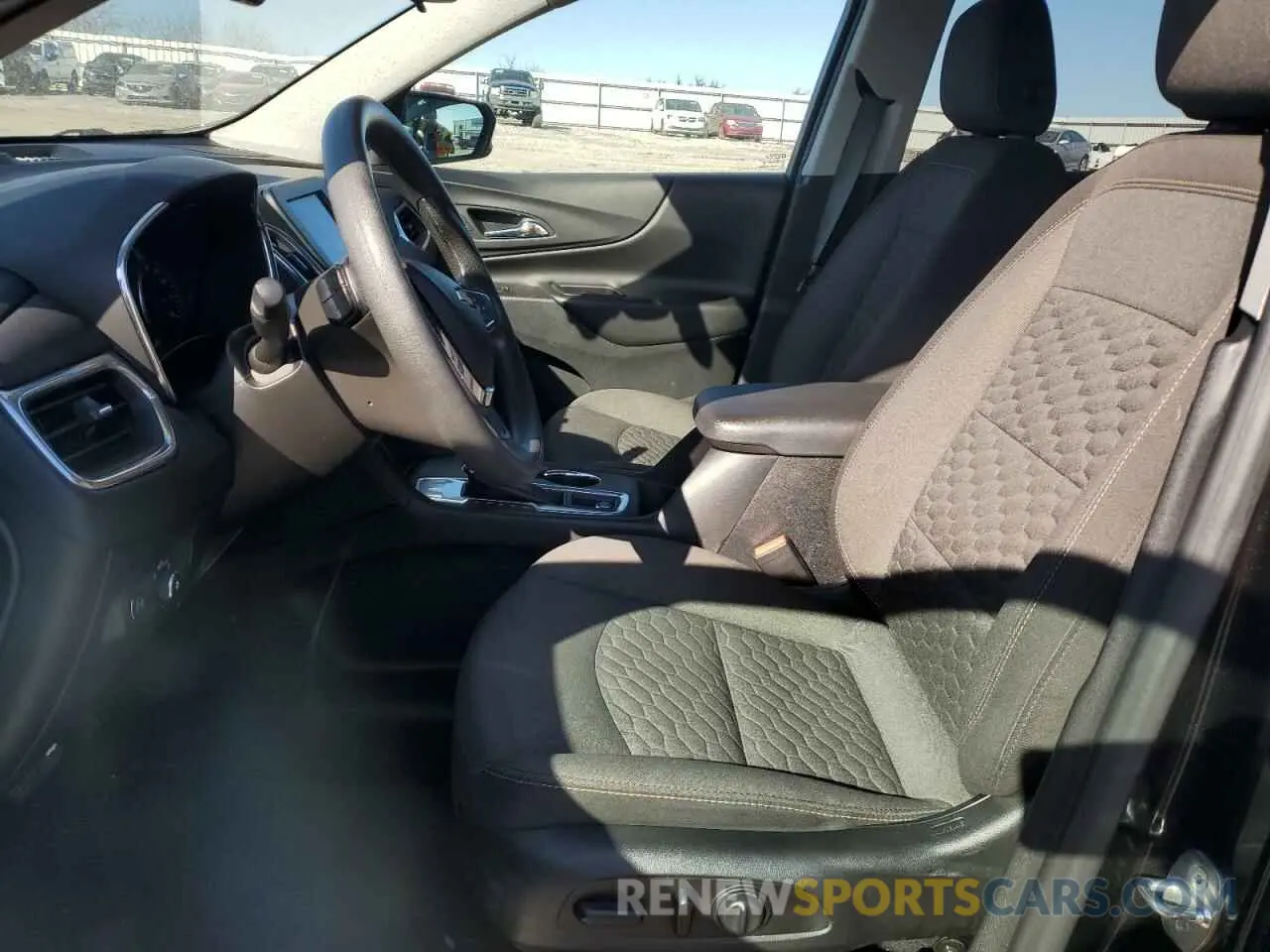 7 Photograph of a damaged car 2GNAXKEV4L6203895 CHEVROLET EQUINOX 2020