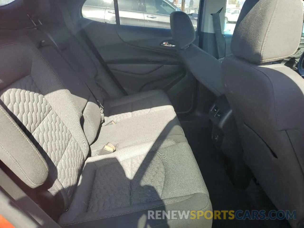 10 Photograph of a damaged car 2GNAXKEV4L6222074 CHEVROLET EQUINOX 2020