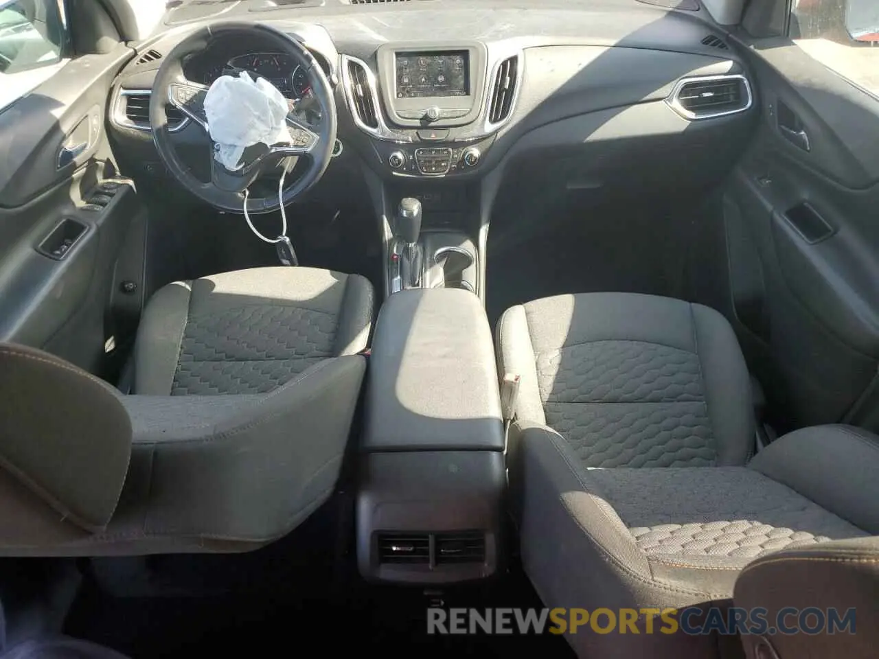 8 Photograph of a damaged car 2GNAXKEV4L6222074 CHEVROLET EQUINOX 2020