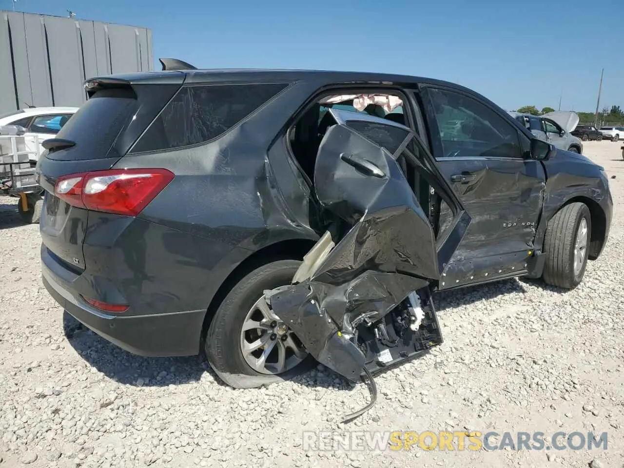 3 Photograph of a damaged car 2GNAXKEV4L6235858 CHEVROLET EQUINOX 2020