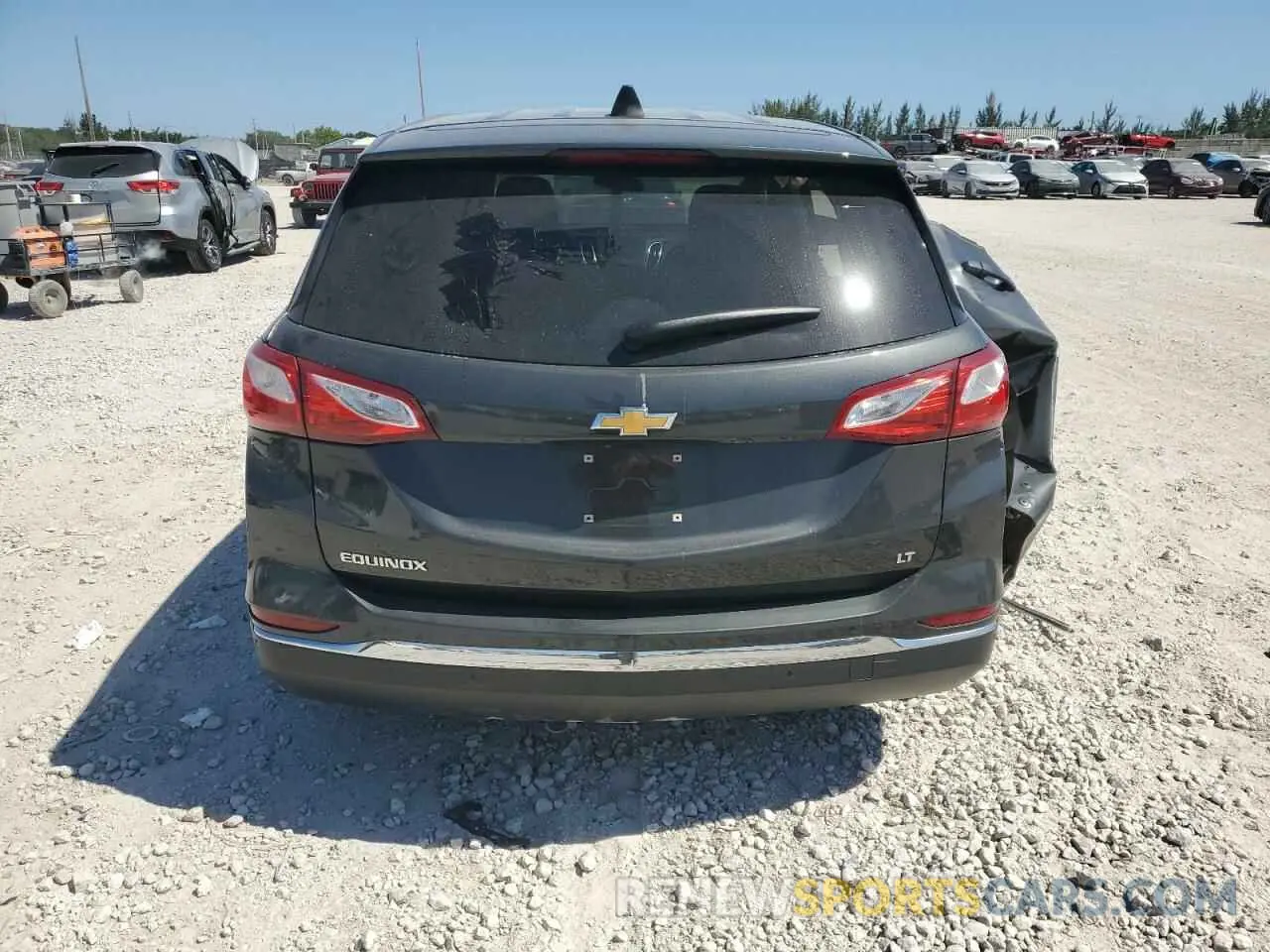 6 Photograph of a damaged car 2GNAXKEV4L6235858 CHEVROLET EQUINOX 2020
