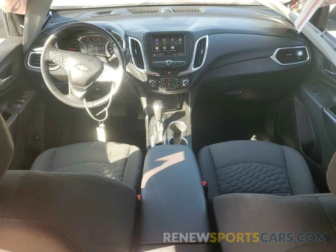 8 Photograph of a damaged car 2GNAXKEV4L6265412 CHEVROLET EQUINOX 2020