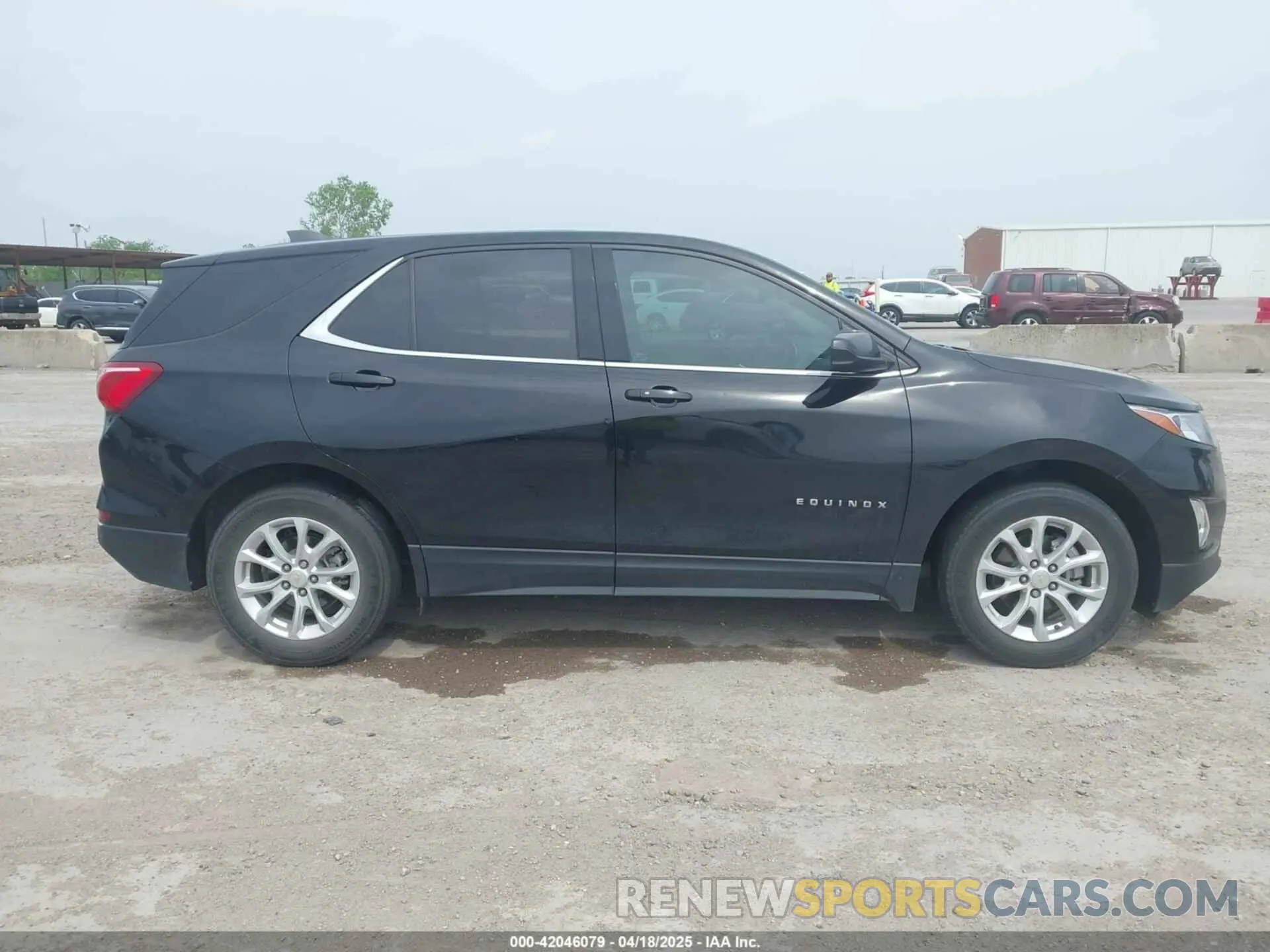 13 Photograph of a damaged car 2GNAXKEV4L6285482 CHEVROLET EQUINOX 2020