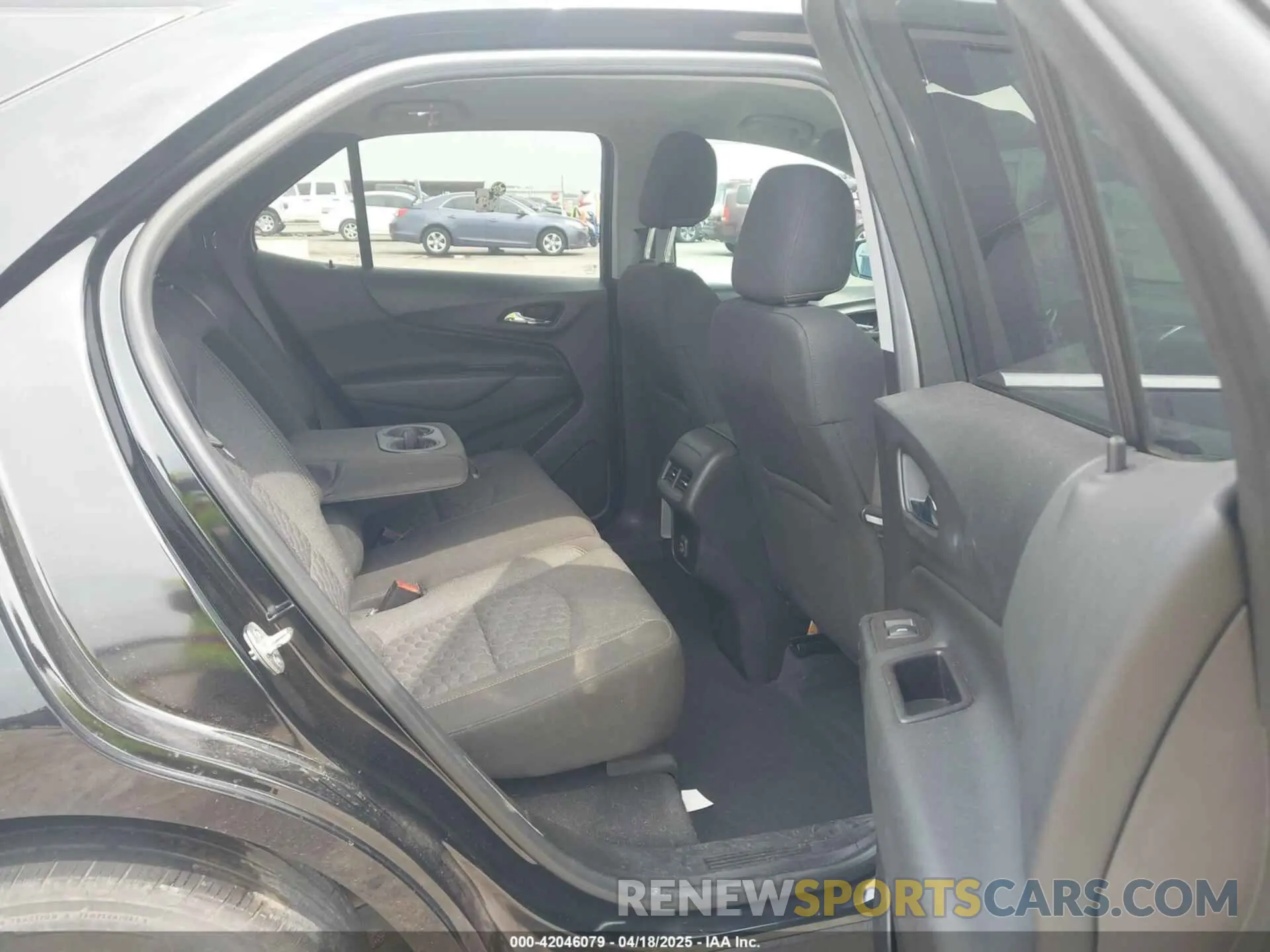 8 Photograph of a damaged car 2GNAXKEV4L6285482 CHEVROLET EQUINOX 2020