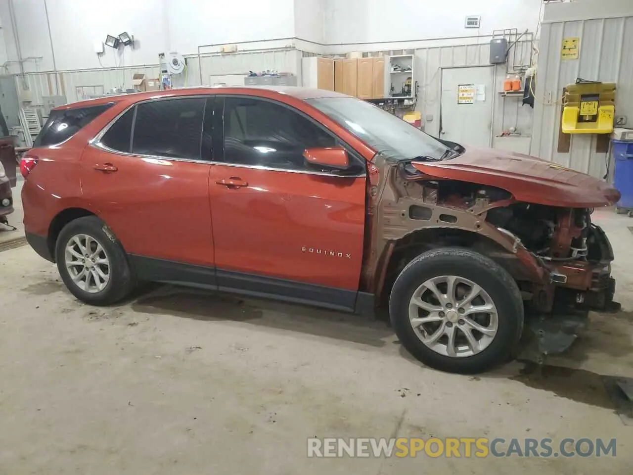 4 Photograph of a damaged car 2GNAXKEV5L6115664 CHEVROLET EQUINOX 2020