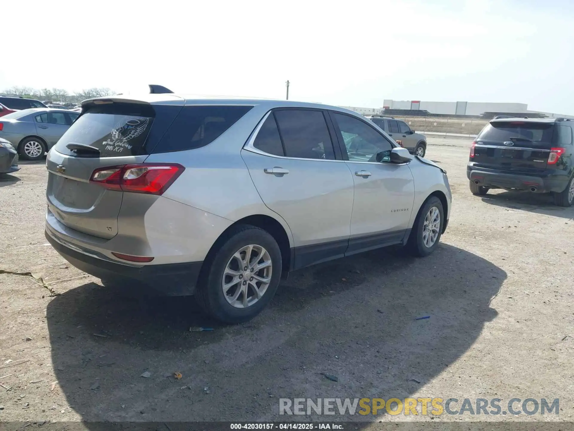 4 Photograph of a damaged car 2GNAXKEV5L6125563 CHEVROLET EQUINOX 2020