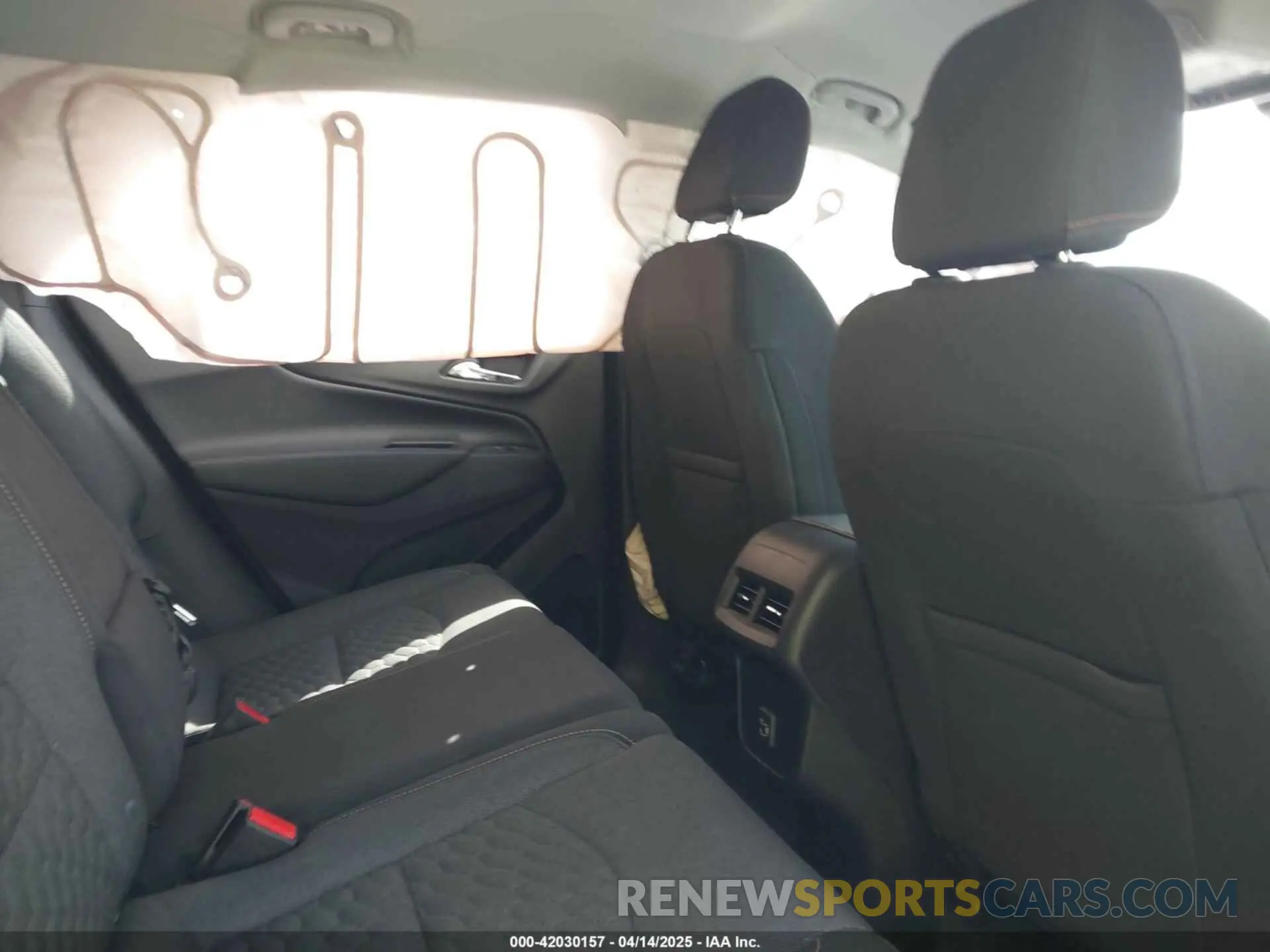 8 Photograph of a damaged car 2GNAXKEV5L6125563 CHEVROLET EQUINOX 2020