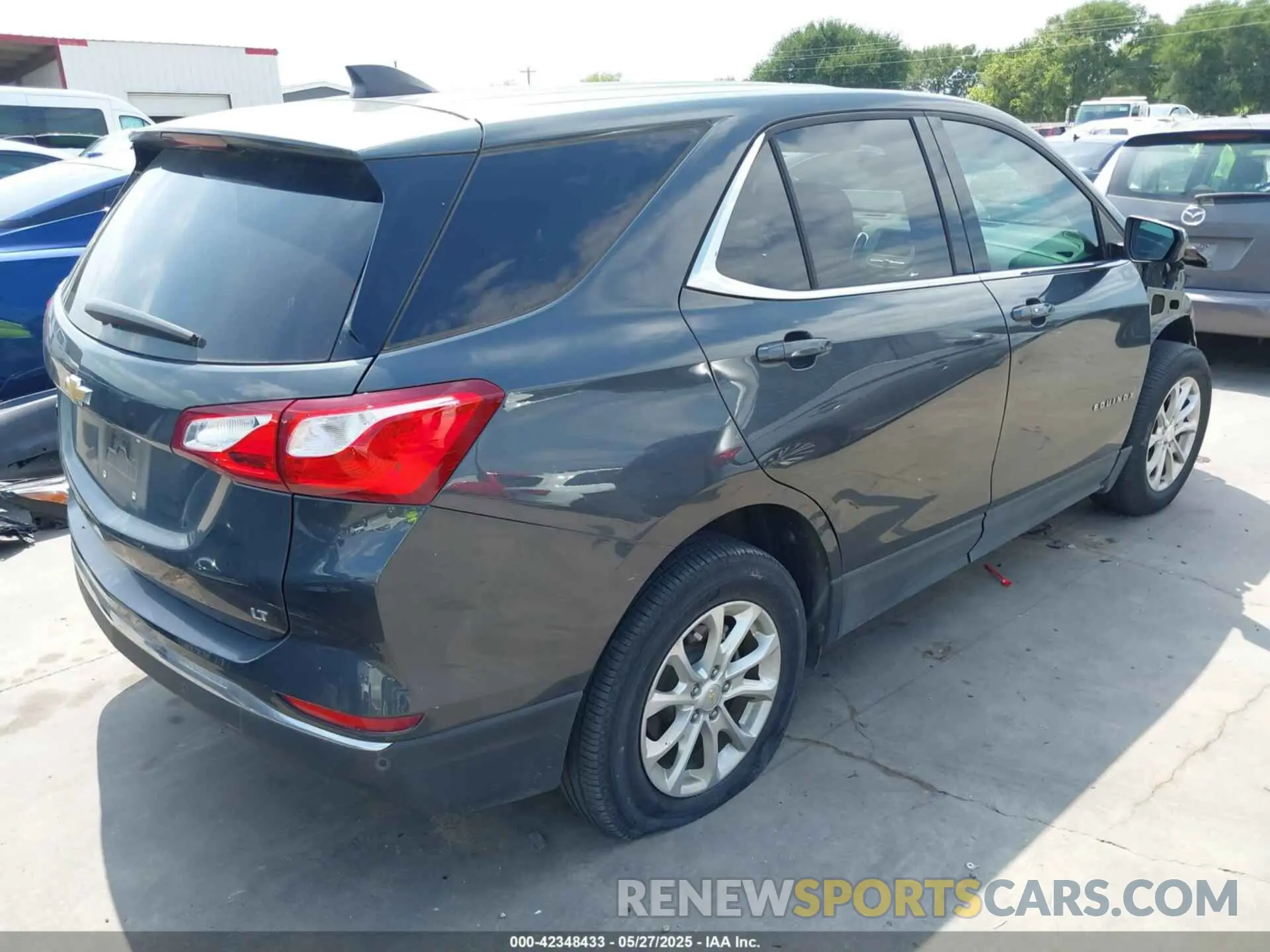 4 Photograph of a damaged car 2GNAXKEV5L6160555 CHEVROLET EQUINOX 2020