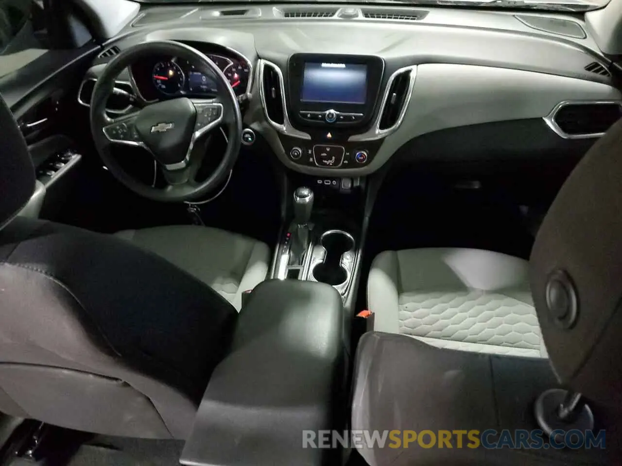 8 Photograph of a damaged car 2GNAXKEV5L6233522 CHEVROLET EQUINOX 2020