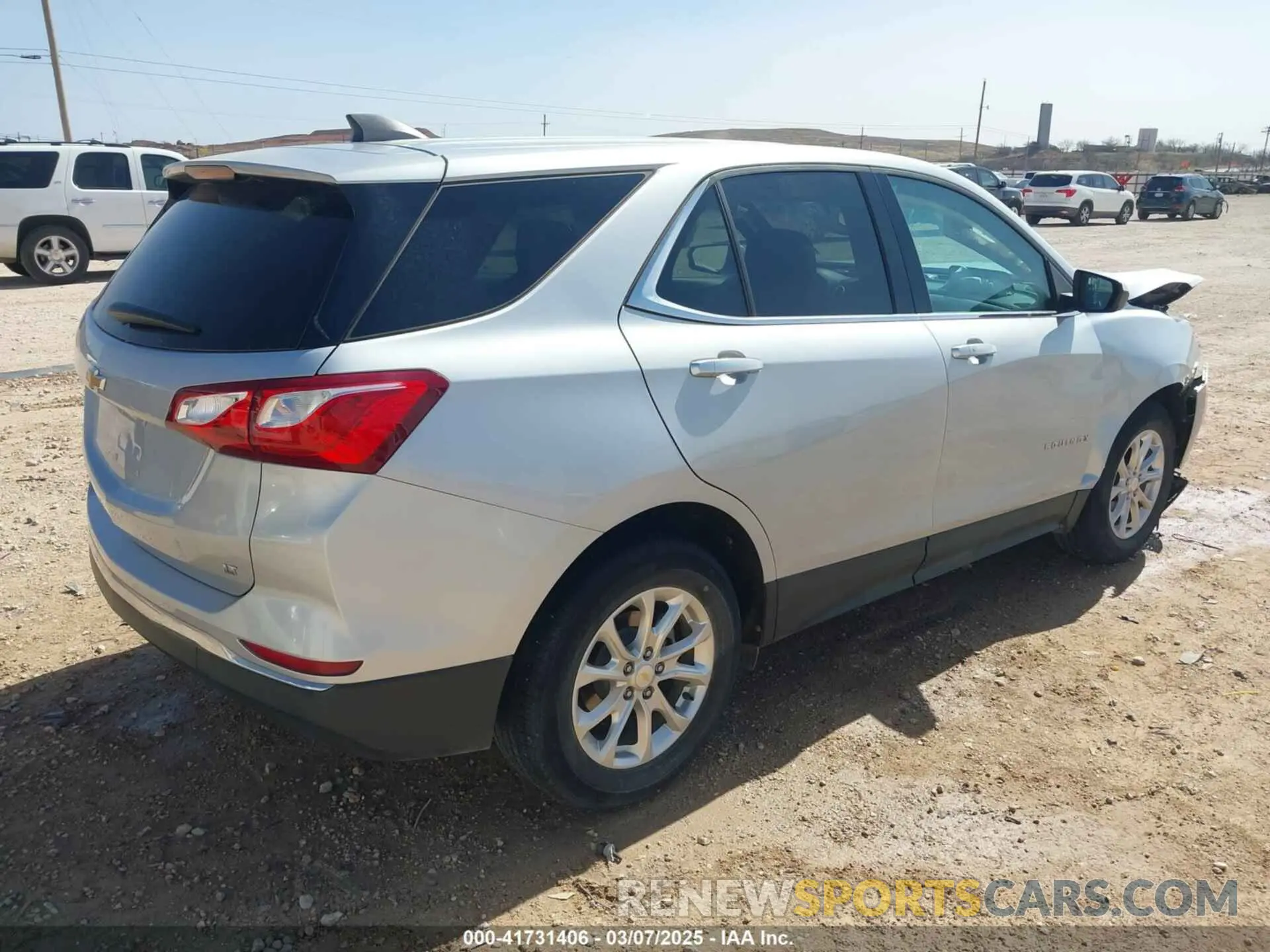 4 Photograph of a damaged car 2GNAXKEV5L6235688 CHEVROLET EQUINOX 2020