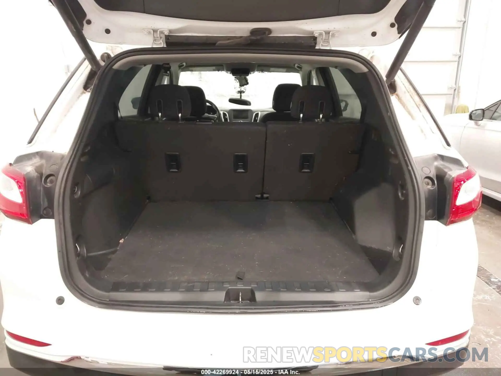 12 Photograph of a damaged car 2GNAXKEV5L6244164 CHEVROLET EQUINOX 2020